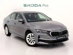 Gris Usado 2024 Skoda Octavia Selection Berlina | 26.990 € (Precio justo)