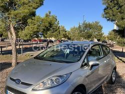 Gris / plata Usado 2011 Ford Fiesta Berlina | 4800 € (Precio justo)