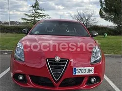 Rojo Usado 2015 Alfa Romeo Giulietta Distinctive Utilitario | 11.500 € (Precio justo)