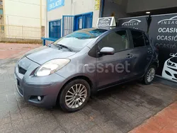 Gris / plata Usado 2010 Toyota Yaris Berlina | 5990 € (Precio justo)