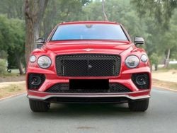 Rojo Usado 2023 Bentley Bentayga SUV | 265.000 € (Un poco caro)