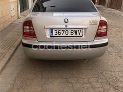 Gris / plata Usado 2002 Skoda Octavia Ambiente Berlina | 2000 €