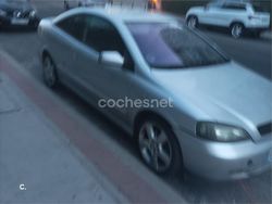 Gris / plata Usado 2004 Opel Astra Edition Coupe | 1900 €