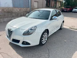 Blanco Usado 2011 Alfa Romeo Giulietta Distinctive Utilitario | 6600 € (Precio justo)