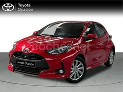 Rojo Usado 2024 Toyota Yaris Hybrid Active Berlina | 21.900 € (Precio justo)