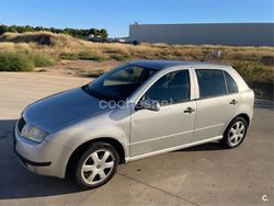 Gris / plata Usado 2004 Skoda Fabia Elegance Berlina | 3400 €