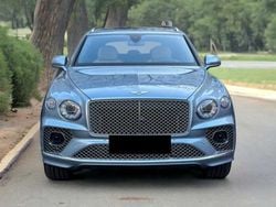 Azul Usado 2023 Bentley Bentayga SUV | 259.000 € (Precio justo)