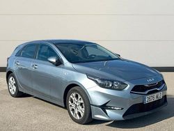 Gris Usado 2023 Kia Ceed Berlina | 15.900 € (Precio justo)