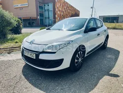 Blanco Usado 2013 Renault Mégane III Business Berlina | 5990 € (Precio justo)