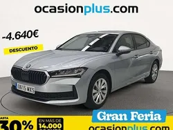 Plateado Nuevo 2025 Skoda Superb Essence Berlina | 29.557 € (Super precio)