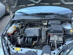 Gris / plata Usado 2003 Ford Focus Ghia Berlina | 2400 € (Precio justo)