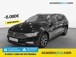 Gris / plata Usado 2023 VW Passat Executive Familiar | 28.990 € (Un poco caro)