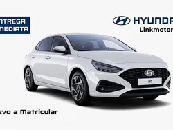 Rojo Nuevo 2025 Hyundai i30 Berlina | 23.340 € (Precio justo)