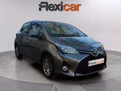 Gris Usado 2016 Toyota Yaris Active Berlina | 8390 € (Buen precio)