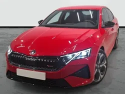 Rojo velvet metalizado Usado 2025 Skoda Octavia RS Berlina | 38.490 € (Precio justo)