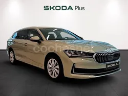 Amarillo Usado 2025 Skoda Superb Selection Familiar | 35.900 € (Super precio)