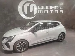 Gris / plata Usado 2024 Renault Clio V Techno Berlina | 19.900 € (Un poco caro)