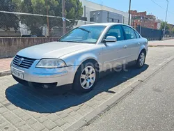Gris / plata Usado 2002 VW Passat Highline Berlina | 2950 € (Un poco caro)