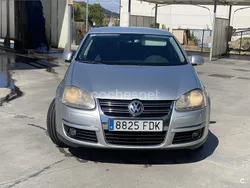 Gris / plata Usado 2006 VW Jetta Advance Berlina | 4100 € (Caro)