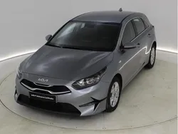 Sedán Usado 2024 Kia Ceed Berlina | 17.990 € (Precio justo)