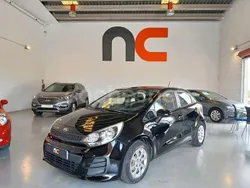 Negro Usado 2016 Kia Rio Berlina | 8300 € (Precio justo)