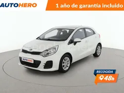Blanco Usado 2015 Kia Rio Berlina | 7399 € (Precio justo)