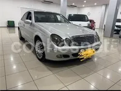 Gris / plata Usado 2002 Mercedes E220 Elegance Berlina | 4200 € (Precio justo)