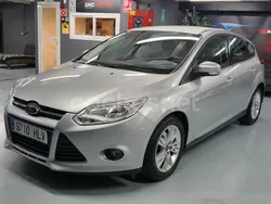 Gris / plata Usado 2012 Ford Focus Trend Berlina | 9995 € (Precio justo)