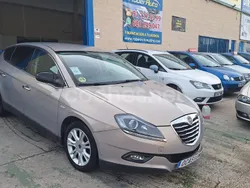 Gris / plata Usado 2012 Lancia Delta Gold Berlina | 4699 €