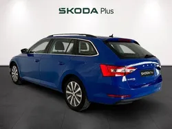 Azul Usado 2022 Skoda Superb Ambition Familiar | 26.490 € (Precio justo)