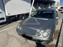 Beige Usado 2003 Mercedes E220 Classic Berlina | 4600 € (Precio justo)