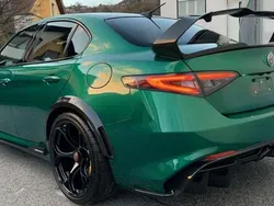 Verde Usado 2023 Alfa Romeo Giulia Coupe | 243.900 €
