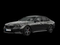 Gris / plata Usado 2025 BMW 530e Comfort Edition Berlina | 71.900 €
