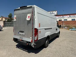 Blanco Usado 2023 Iveco Daily Berlina | 25.950 €