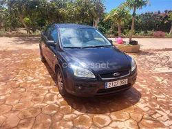 Negro Usado 2005 Ford Focus Trend Berlina | 2800 € (Buen precio)