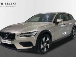Oro Usado 2023 Volvo V60 CC Core Familiar | 45.900 € (Caro)