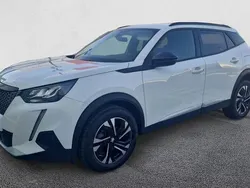 Usado 2022 Peugeot 2008 Allure SUV | 19.400 € (Un poco caro)