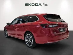 Rojo Usado 2024 Skoda Superb LAURIN & KLEMENT Familiar | 40.990 € (Un poco caro)