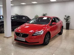Rojo Usado 2019 Volvo V40 Momentum Familiar | 10.500 € (Buen precio)