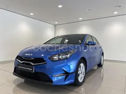 Azul Usado 2024 Kia Ceed Berlina | 18.680 € (Precio justo)