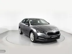 Gris Usado 2024 Skoda Octavia Selection Berlina | 28.100 € (Super precio)
