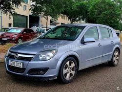 Gris / plata Usado 2005 Opel Astra Enjoy Berlina | 4800 € (Caro)