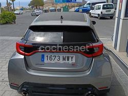 Gris / plata Usado 2024 Toyota Yaris Berlina | 48.000 €