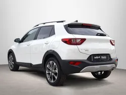 Blanco Usado 2024 Kia Stonic Style SUV | 21.690 € (Caro)