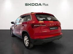 Rojo Usado 2024 Skoda Karoq Selection SUV | 27.790 € (Precio justo)