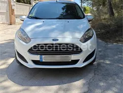 Blanco Usado 2014 Ford Fiesta Trend Utilitario | 7350 € (Precio justo)