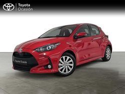 Rojo Usado 2021 Toyota Yaris Hybrid Active Utilitario | 17.890 € (Un poco caro)