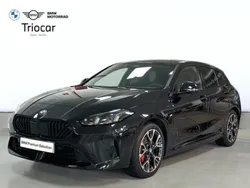 Black sapphire metallic Usado 2024 BMW 118 Comfort Edition Utilitario | 38.900 €