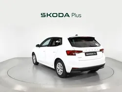 Blanco Usado 2023 Skoda Fabia Ambition Berlina | 16.100 € (Precio justo)
