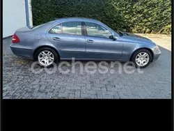 Azul Usado 2005 Mercedes E200 Elegance Berlina | 5000 €